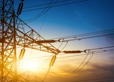 Słup energetyczny na działce – czy należy się  odszkodowanie?